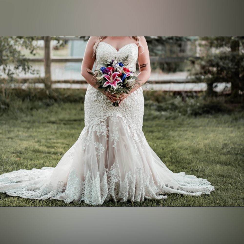 Allure Bridals White Lace Wedding Dress